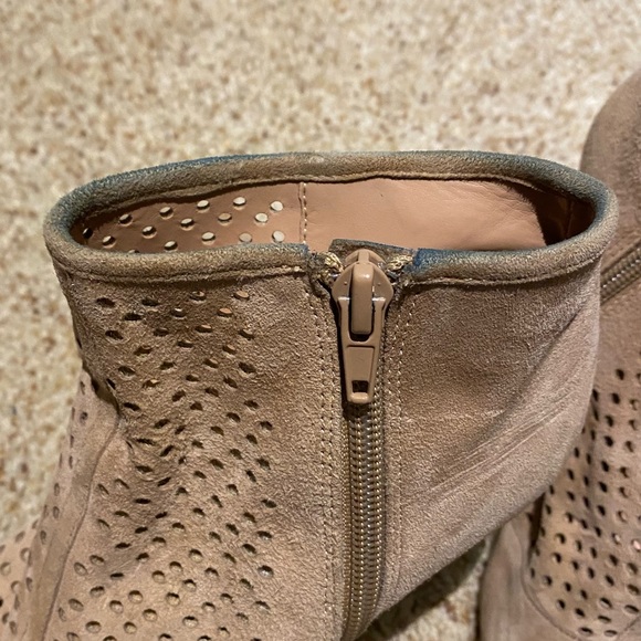 Audrey Brooke tan peep toe heeled booties size 6.5 - Picture 8 of 11